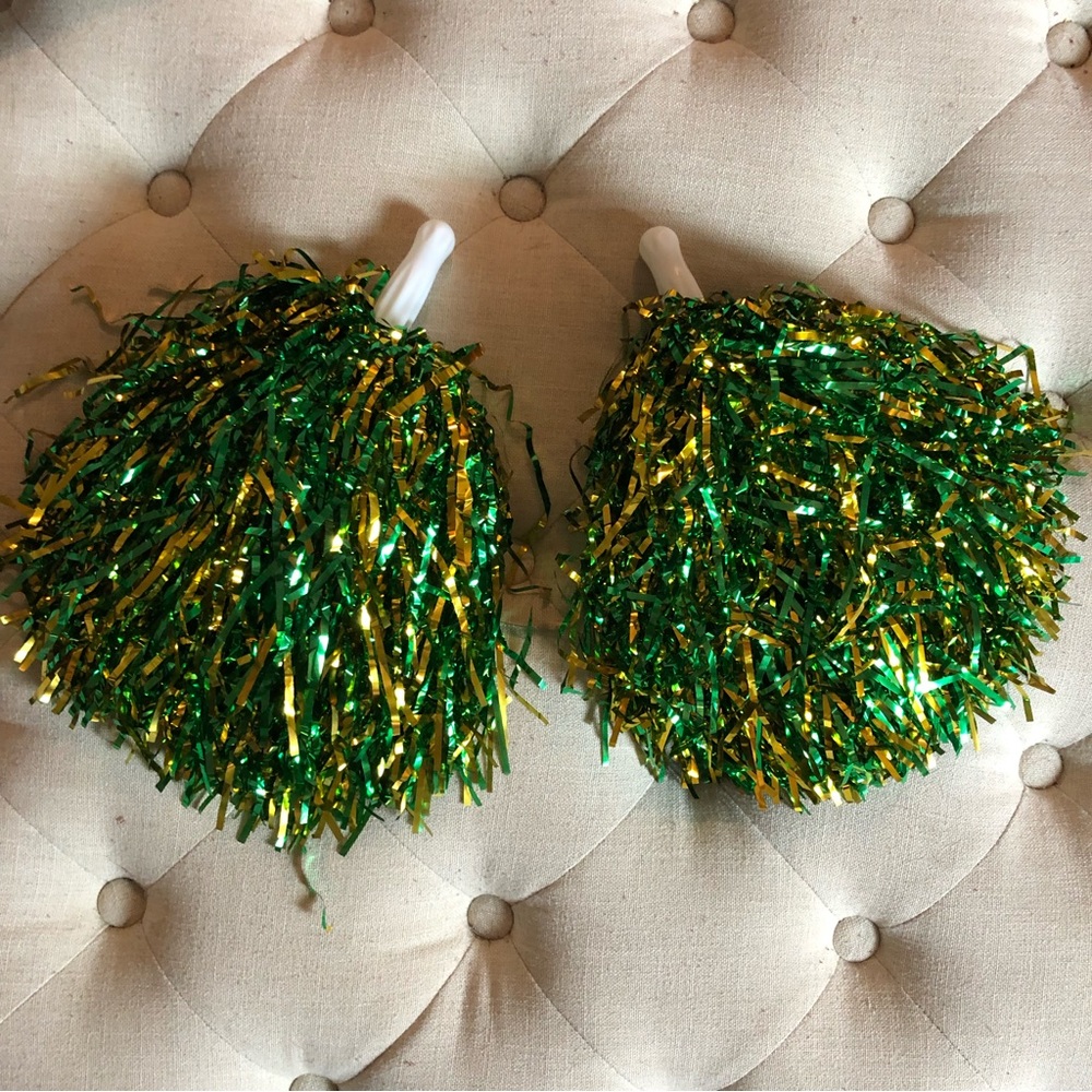 Stranger Things Hawkins Chrissy cheerleader Pom poms cheer leader pompom